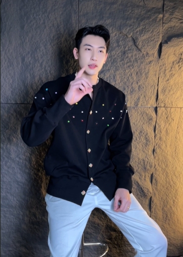 秋冬新款男士圆领彩钻纽扣纯色百搭日系风格长袖宽松时尚开衫上衣