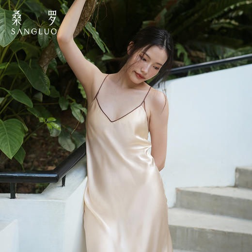 女神风暗藏玄机桑罗脸谱线条美背吊带裙 商品图2