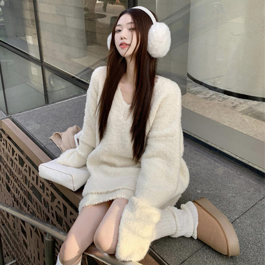西遇100%纯羊毛套装女冬季新款V领针织上衣短裙两件套SS141444 商品图3