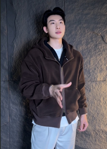 WT117秋冬季新款时尚个性绒面立领拉链开衫外语短款休闲百搭上衣