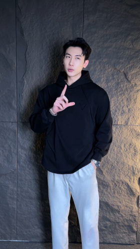 秋冬新款男士连帽套头纯色倒三角不规则扭花设计宽松长袖百搭卫衣