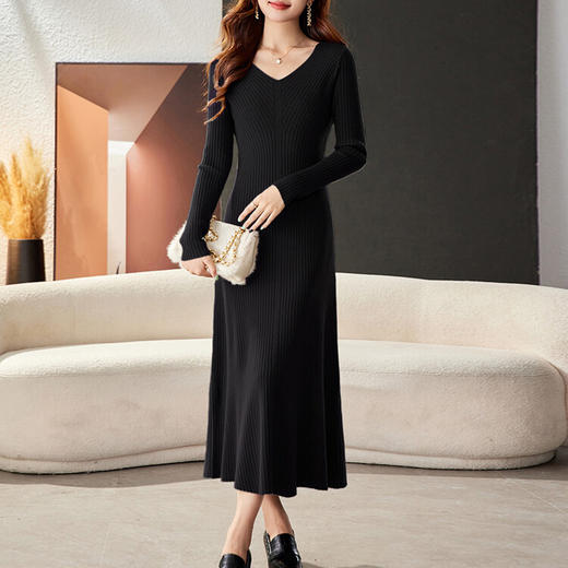 QY 9176针织连衣裙秋冬长款2024新款修身淑女长裙毛衣裙 商品图3