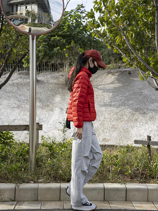 轻薄款白鸭绒  上身没有重量但是很保暖 秒杀价！白鸭绒 防风防水防撕裂防钻绒的科技面料，内里填充 90白鸭绒极高的蓬松度600+晾晒拍打立竿见影 真正的 纯 90白鸭绒 商品图3