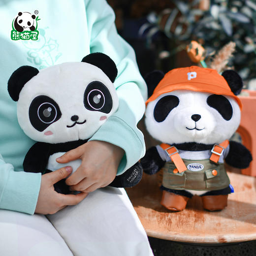 熊猫屋PANDAHOUS 潘兜坐姿公仔（中号）/嘟嘟站姿公仔（中号）送纸袋 商品图0