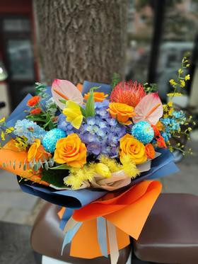 「蓝橙撞色」绣球辉煌玫瑰郁金香混搭花束（需提前一天预定）
