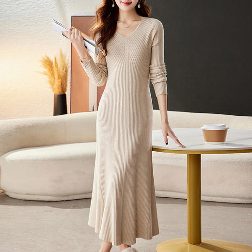 QY 9176针织连衣裙秋冬长款2024新款修身淑女长裙毛衣裙 商品图1