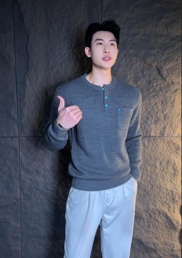 WY816秋冬季新款时尚个性韩版撞色半纽扣圆领针织毛衣百搭潮流宽松 商品图0