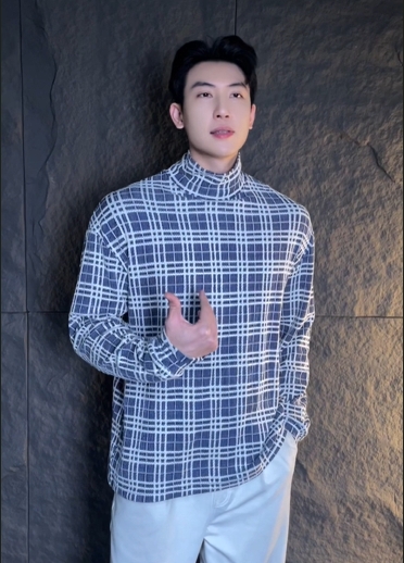 T1917秋冬季新款时尚个性撞色条纹格子半高领打底衫休闲百搭潮流上衣