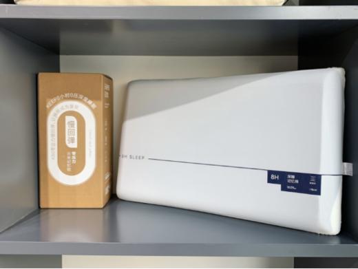 🥰【赠送高端礼盒】原单亚朵8h深睡眠pro零压记忆枕😱 双层枕芯的设计很特别，👉柔软Q弹 上层有duang duang❣️的回弹感像有一双无形的大手 商品图1