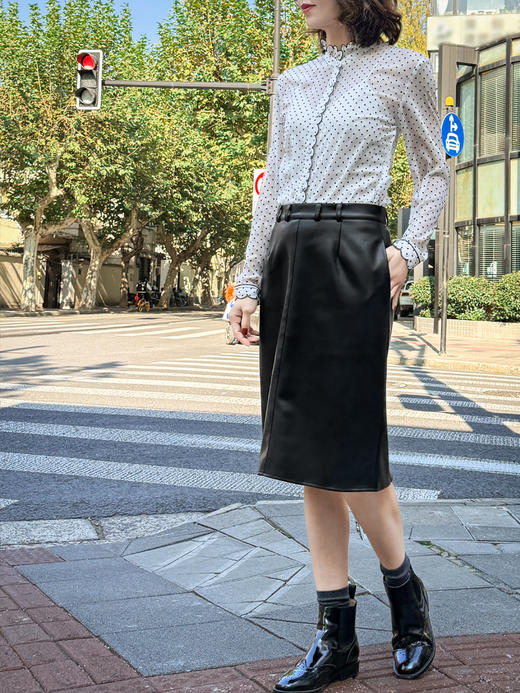 TYNVIE 后摆花边PU铅笔裙 商品图8