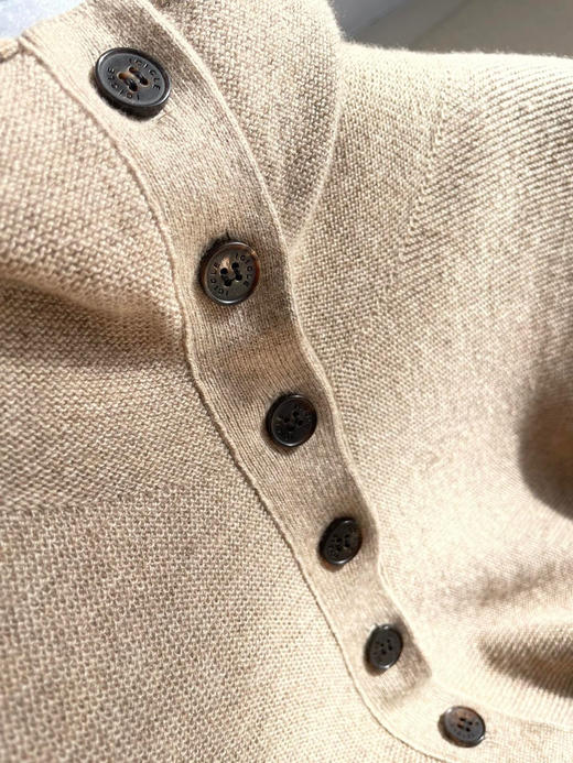 126-5 纯圆正 原色紫绒 百分百山羊绒 立领排扣 堆堆领 针织罩衫 商品图13