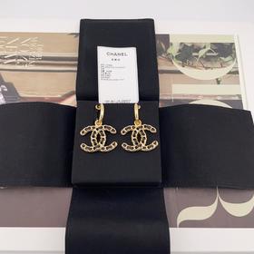 香奈儿24新系列墙裂来袭金钩穿皮c耳钉（XTY）