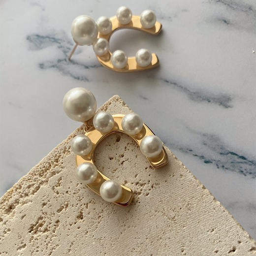 LHWINDSOR 珍珠幸运马蹄耳环欧美复古风U型百搭耳饰 商品图3