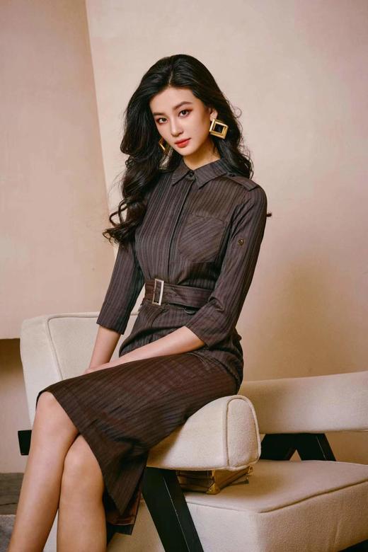 “摩登教主”J20384234A颈袖添香春季时尚通勤修身职场正装包臀风职场连衣裙 J20384234A 商品图1