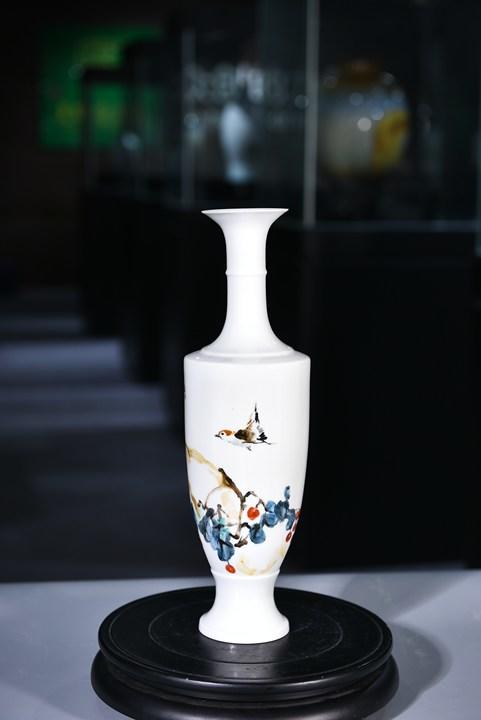 粉彩薄胎花鸟瓶 商品图0