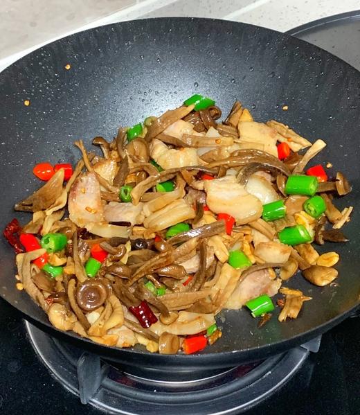 鹿茸菇特价 3袋送2袋 菌菇贵族 原产地道   属于丑菇  特价处理  会有断的碎的 泡发不影响食用 商品图3