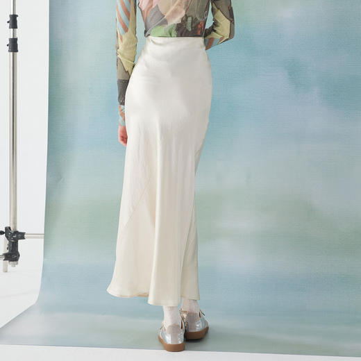 谜底气质长半裙2025春季新品醋纤光泽感半身裙亲肤修身251GB0142 商品图2