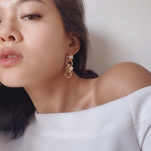 LHWINDSOR 链条水滴珍珠耳环高级感长款气质耳坠ins潮耳饰 商品图1