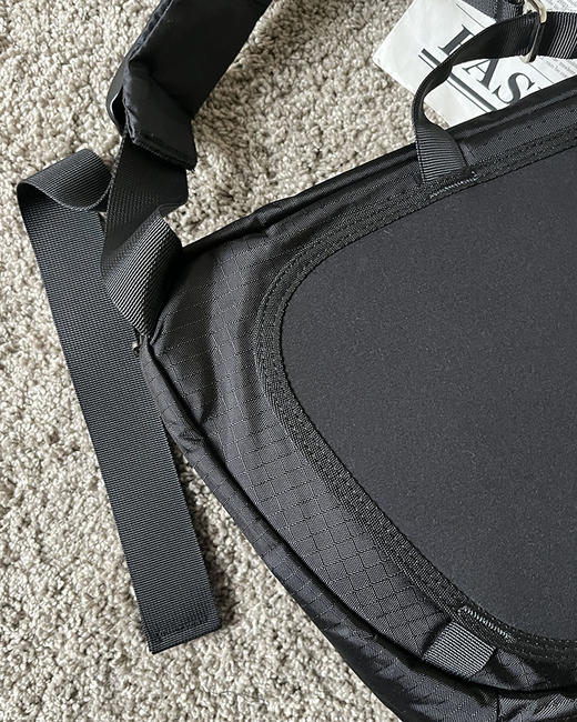 现货 THS 12.9-无 鸟家 巨轻便好用耐用包 Granville 10L多功能斜挎邮差包 CQ1375 商品图11