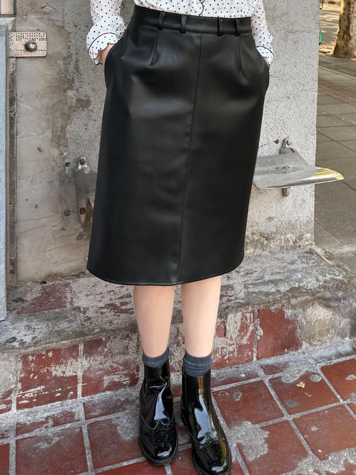 TYNVIE 后摆花边PU铅笔裙 商品图3