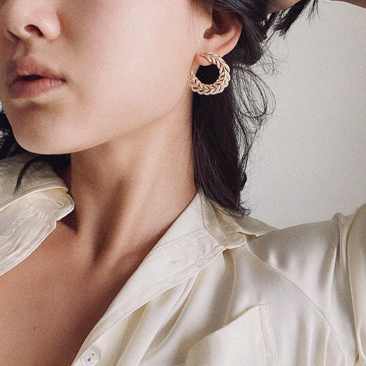 LHWINDSORchance羽毛耳环复古圆环内扣设计质感耳饰 商品图1