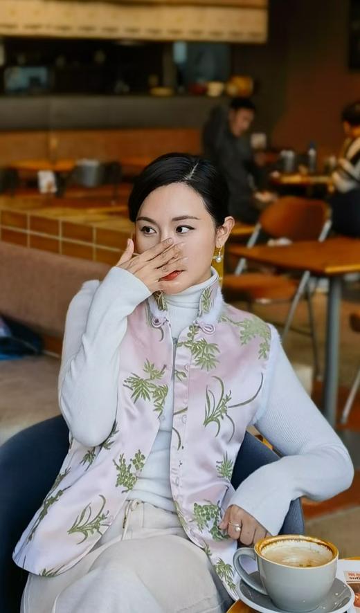 逸红颜明月优选 #高档仿漳绒提花马甲【琼枝雪】过年走亲戚必备，老师傅纯手工制作 商品图5