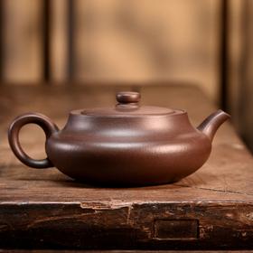 「磉盘」 黄龙山紫泥  作者：张顺英   180cc  宜兴紫砂