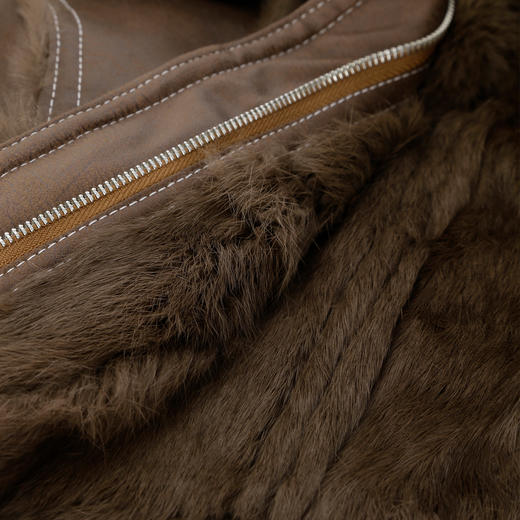 PP609斯尔丽2024冬季新款大翻领机车风减龄时尚皮毛一体皮草短外套 商品图5