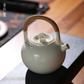 问鼎天石窑草木灰釉淡月壶