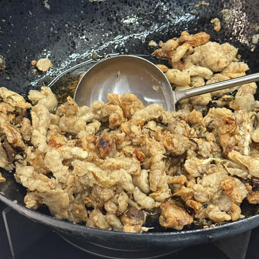 【有机土黑猪的猪板油】好油来自好猪✓ 连续14年有机认证✓ 30000亩高山放养黑士猪，散养365天以上，一年四季不下山 商品图13