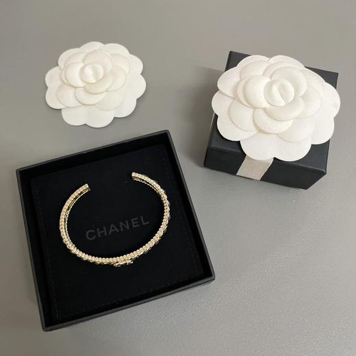 香奈儿边皮边钻手镯尺寸适中，开口设计，很方便（XTY） 商品图1