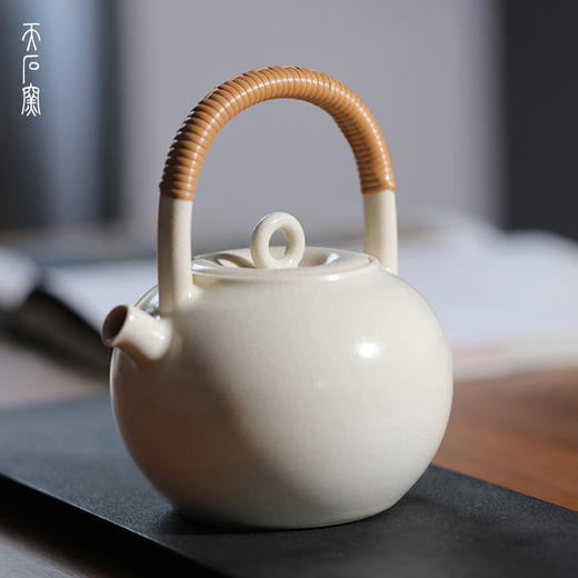 问鼎天石窑草木灰釉淡月壶 商品图1