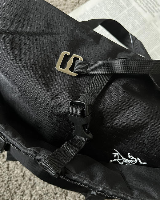 现货 THS 12.9-无 鸟家 巨轻便好用耐用包 Granville 10L多功能斜挎邮差包 CQ1375 商品图4