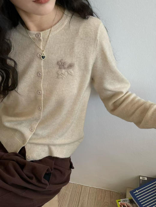 【团购】工厂促销 2款花型 桑蚕丝+羊绒 开衫 巨舒服 软糯 特价团购 商品图1