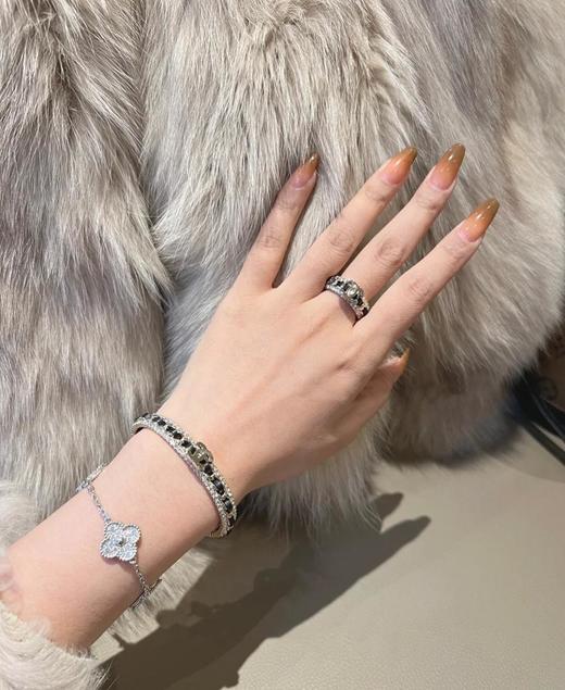 香奈儿边皮边钻手镯尺寸适中，开口设计，很方便（XTY） 商品图3