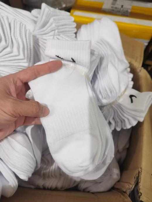 现货 耐克袜子中筒四季款...只有几百双..春夏秋冬都可穿的袜子. 商品图5