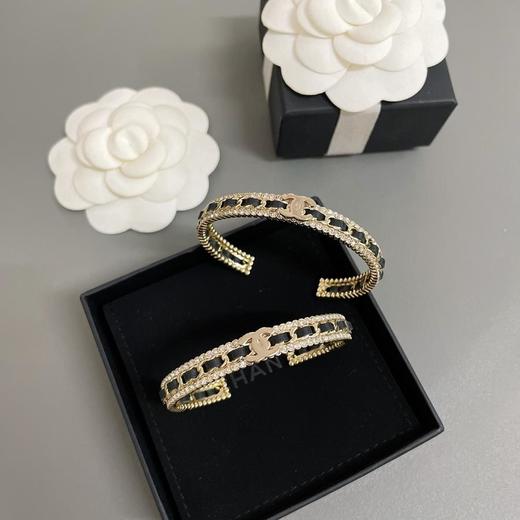 香奈儿边皮边钻手镯尺寸适中，开口设计，很方便（XTY） 商品图0