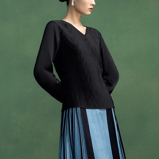 【林栖设计小店】压褶衬衣肌理感复古优雅交襟领2025春季新品显瘦上衣女1951100 商品图2