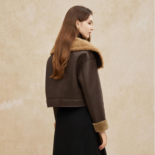 PP601斯尔丽2024冬季新款皮毛一体大翻领时尚减龄外套 商品图1