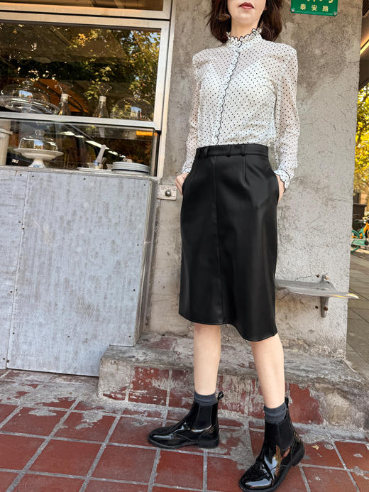 TYNVIE 后摆花边PU铅笔裙 商品图10