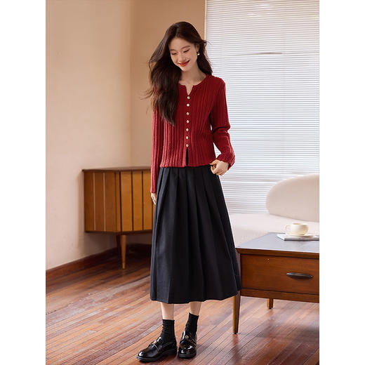 【专属特价】熙世界本命年红色针织衫女长袖2025秋冬款设计感纽扣气质打底毛衣 商品图4