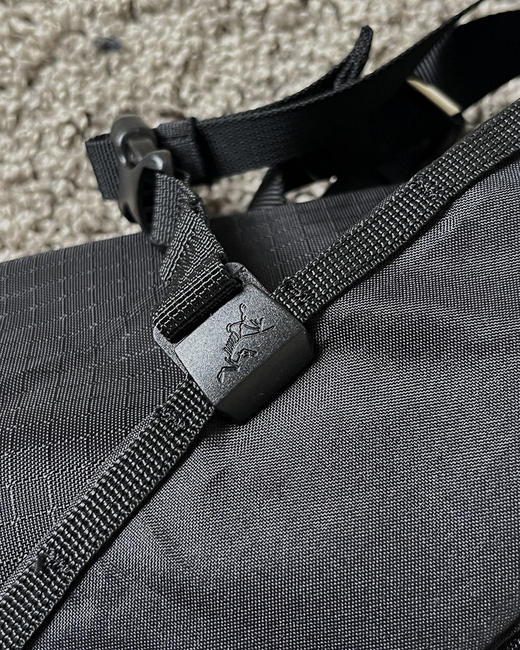 现货 THS 12.9-无 鸟家 巨轻便好用耐用包 Granville 10L多功能斜挎邮差包 CQ1375 商品图13