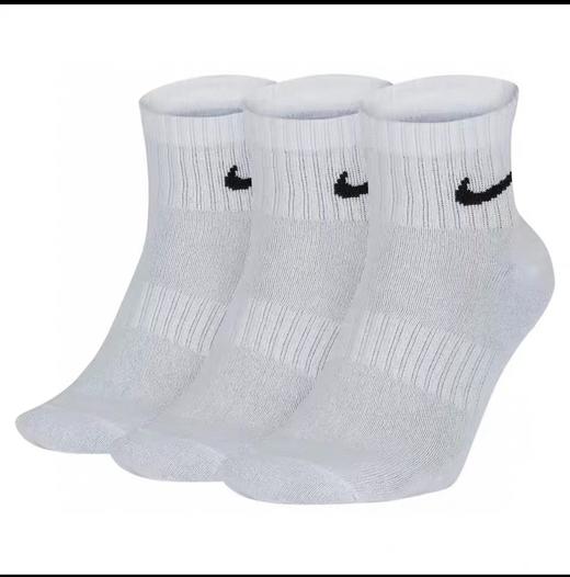 现货 耐克袜子中筒四季款...只有几百双..春夏秋冬都可穿的袜子. 商品图0