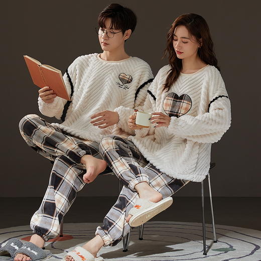 【透梦-男女款软绵绵家居服套装】升级版双面优质珊瑚绒，丝滑亲肤保暖蓄热，高品质高颜值高工艺，防静电不掉毛不掉色，多款式选择，居家外穿都会被夸！ 商品图0