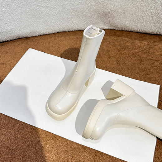 「黑白两色！气质短靴」白色马丁靴女新款秋冬厚底短靴子显瘦增高粗跟小个子短靴女鞋 商品图3