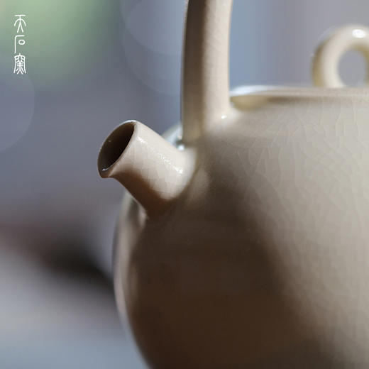 问鼎天石窑草木灰釉淡月壶 商品图3