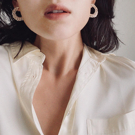 LHWINDSORchance羽毛耳环复古圆环内扣设计质感耳饰 商品图3