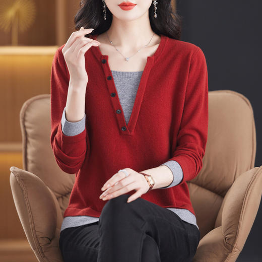 CC-YM-200    V领假两件毛衣女100纯羊毛衫2024秋冬新款时尚洋气打底衫上衣 商品图1