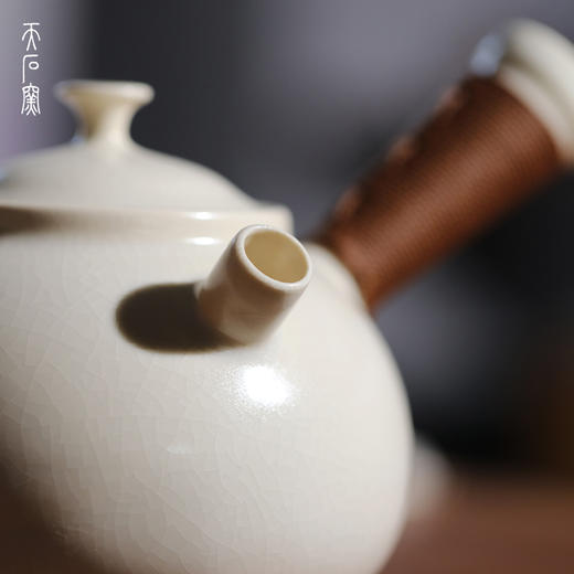 问鼎天石窑草木灰釉观流壶 商品图4