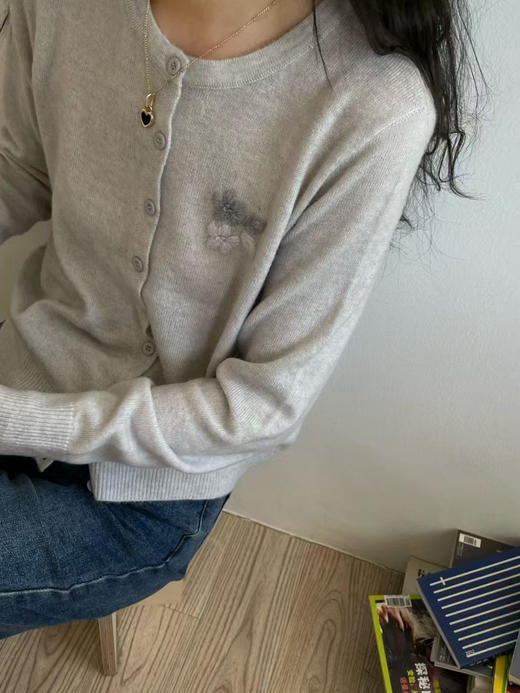 【团购】工厂促销 2款花型 桑蚕丝+羊绒 开衫 巨舒服 软糯 特价团购 商品图0